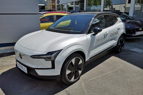 Volvo EX30 Single Motor Extended Range 69kWh Ultra