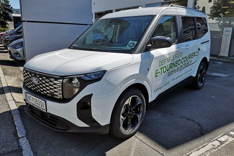 Ford E-Tourneo Courier Titanium