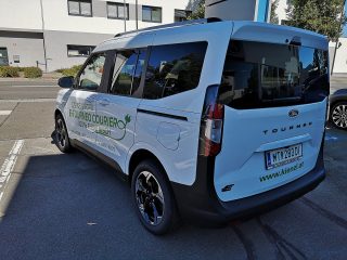 Ford E-Tourneo Courier Titanium