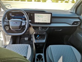 Ford E-Tourneo Courier Titanium